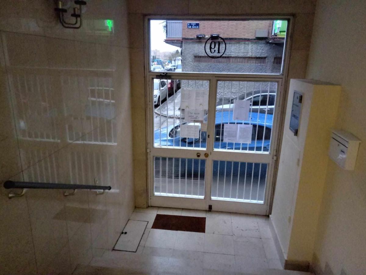 マドリード Residencia 12 Octubre Bed & Breakfast エクステリア 写真